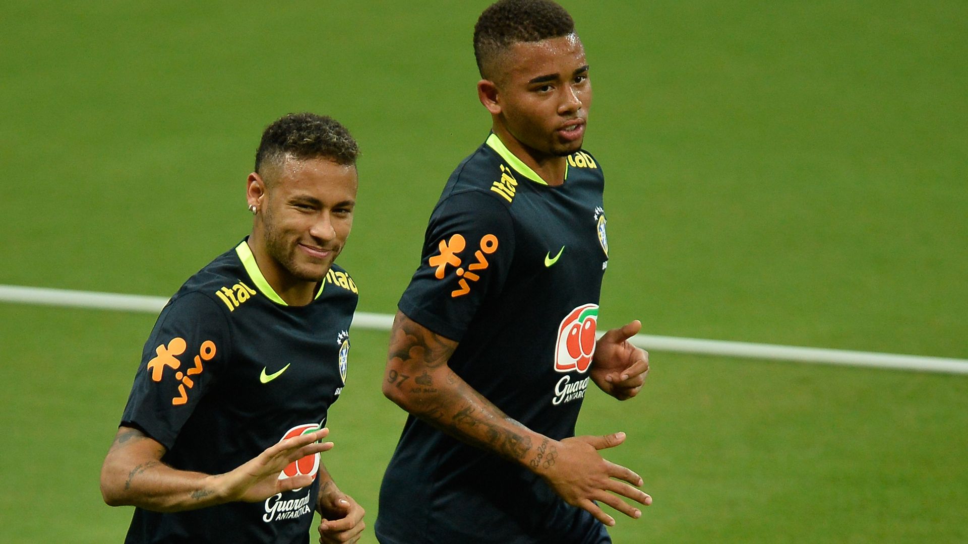 Nos braços do povo Seleção treina com estádio lotado e homenagens a Tite Neymar e Coutinho
