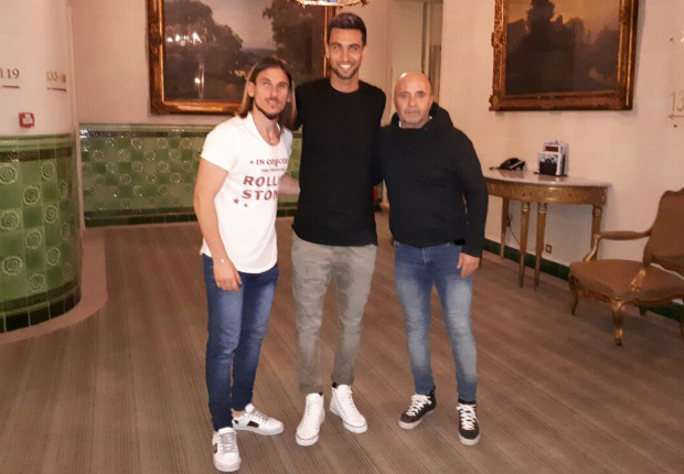 Sampaoli sentaría en el banco a dos referentes contra Uruguay Sampaoli sentaría en el banco a dos referentes contra Uruguay