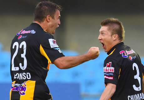 VIDEO: Chumacero scores flying volley