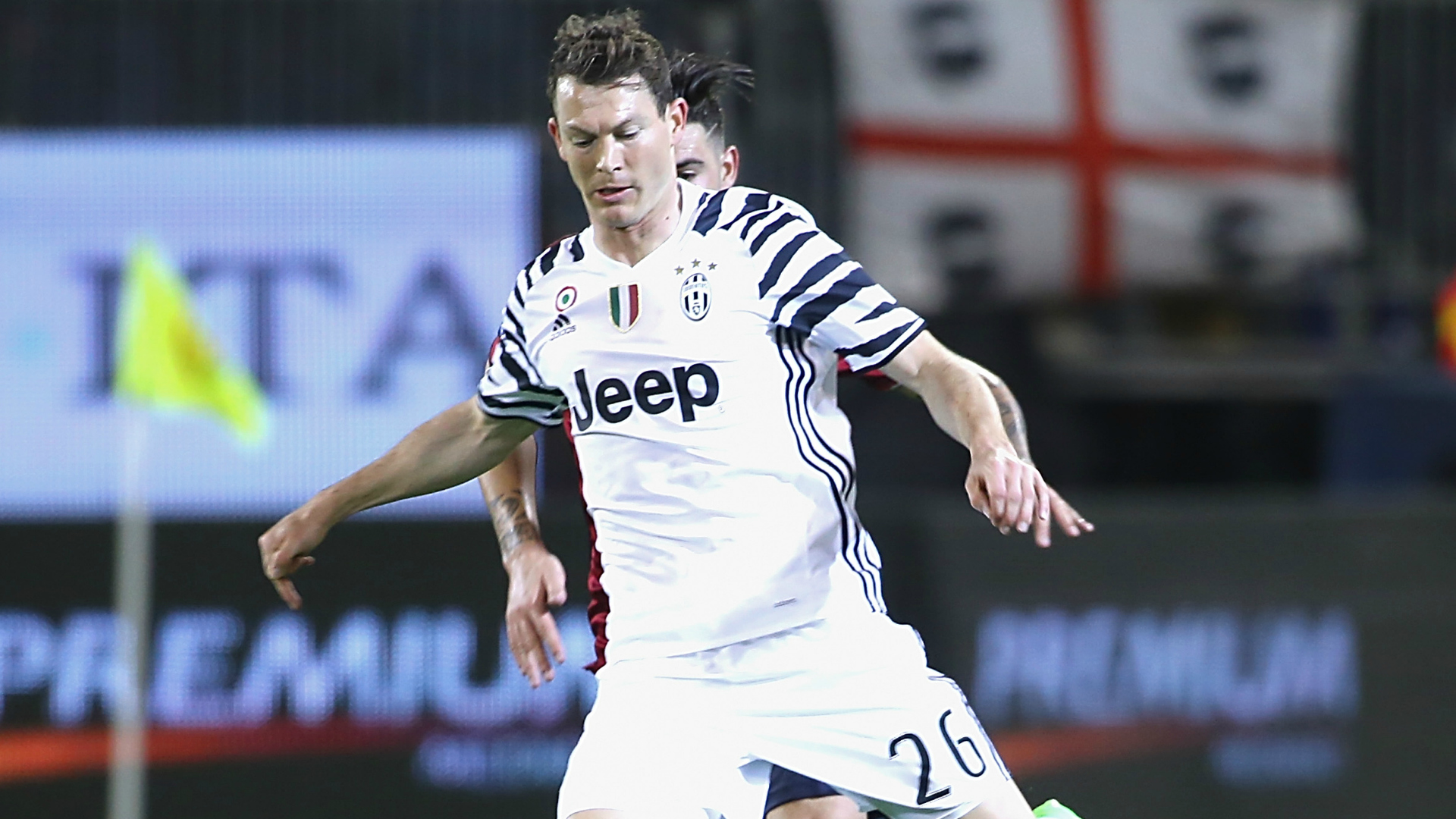 Lichtsteiner, che hai combinato? Per Herrera 17 punti di sutura al piede