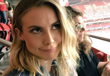 Who is Victor Lindelof's fiancee?