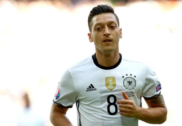 Ozil: Wenger & Low opinions more important than fan criticism