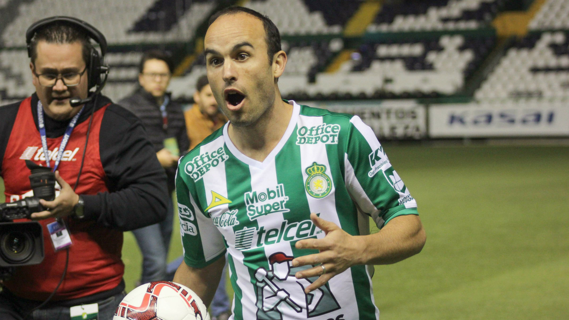 Landon Donovan makes Liga MX debut for Leon vs. Puebla