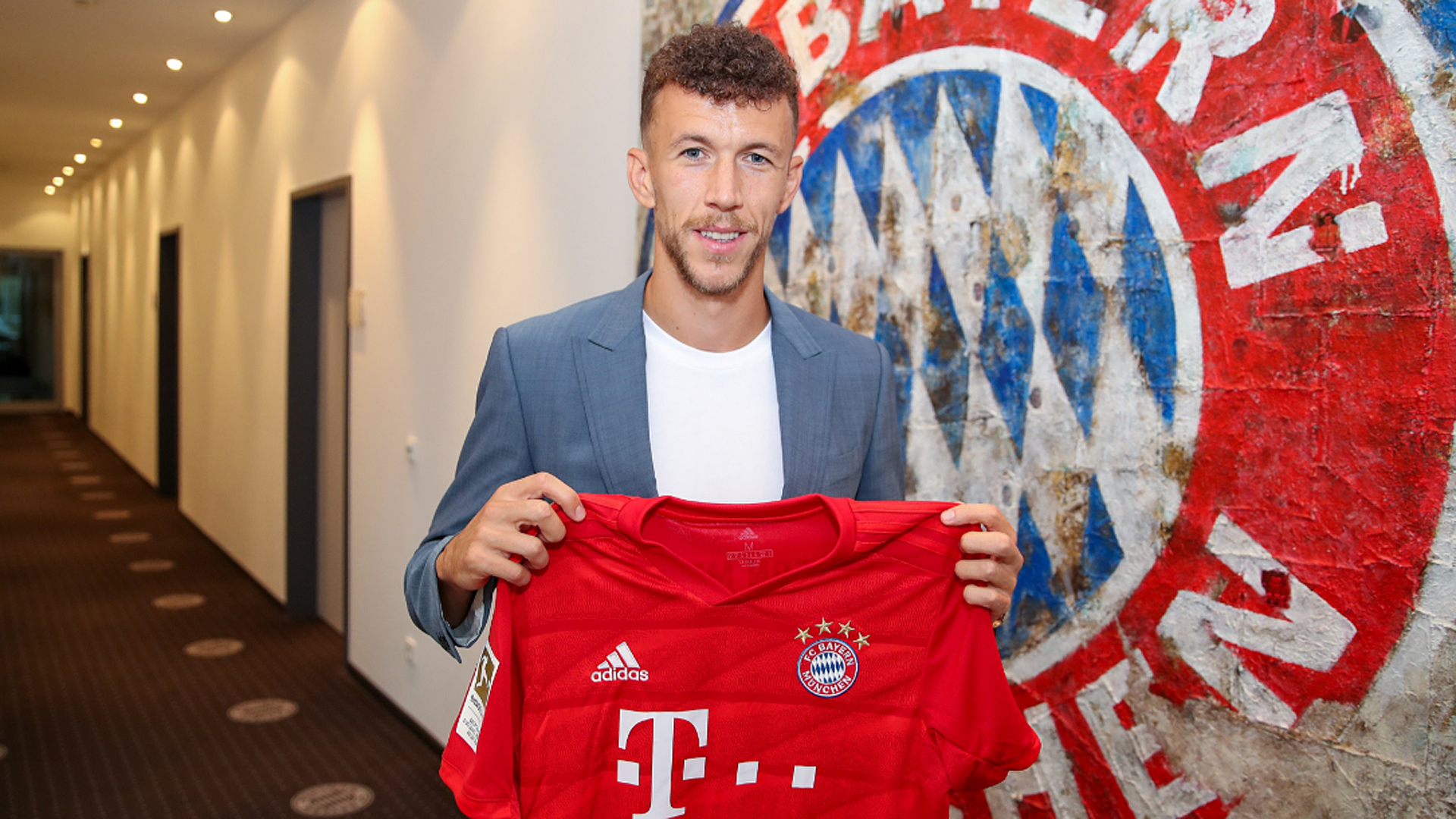 FC Bayern München Vergibt Rückennummer 14 An Ivan Perisic