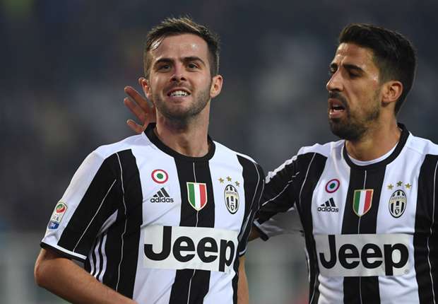 pjanic-khedira_1b12ay2vnd5gc12ox8r14ztk27.jpg