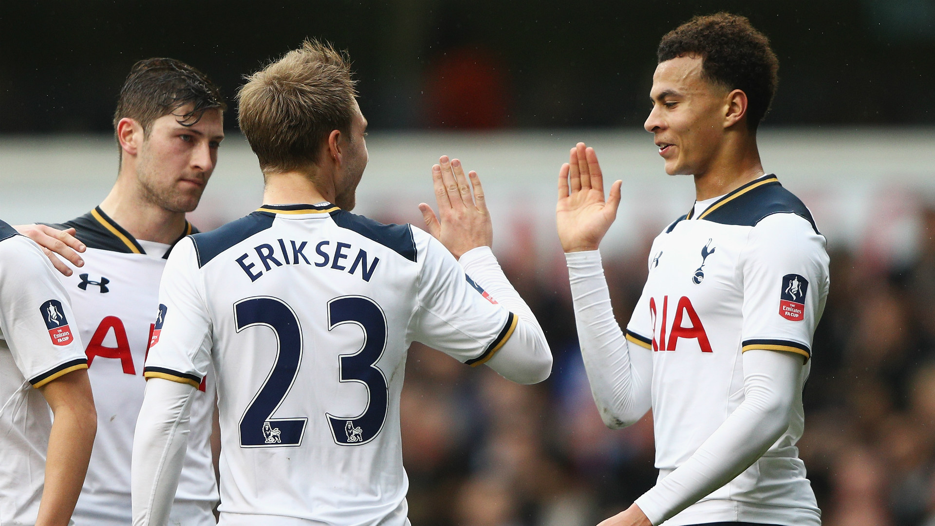 Dele Alli penalty helps Tottenham down Southampton