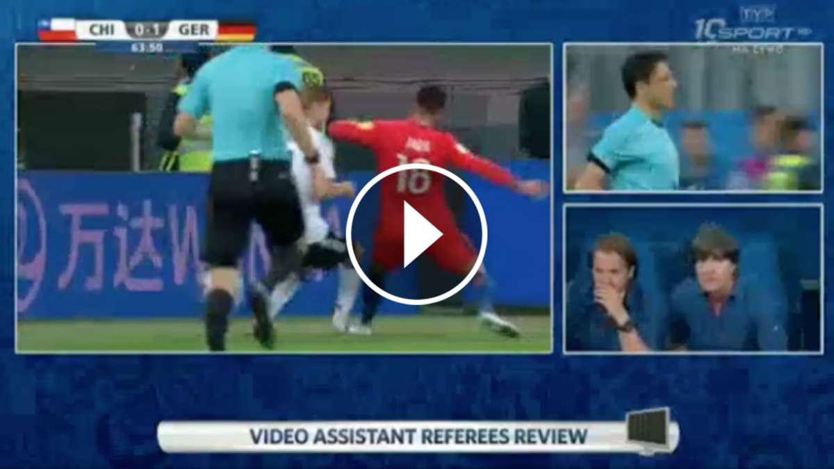 VIDEO: ¿Y el VAR? Gonzalo Jara recibió amarilla tras un claro codazo a Timo Werner