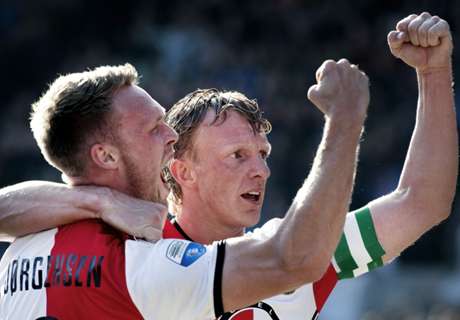 WATCH: Kuyt still got it at 36!
