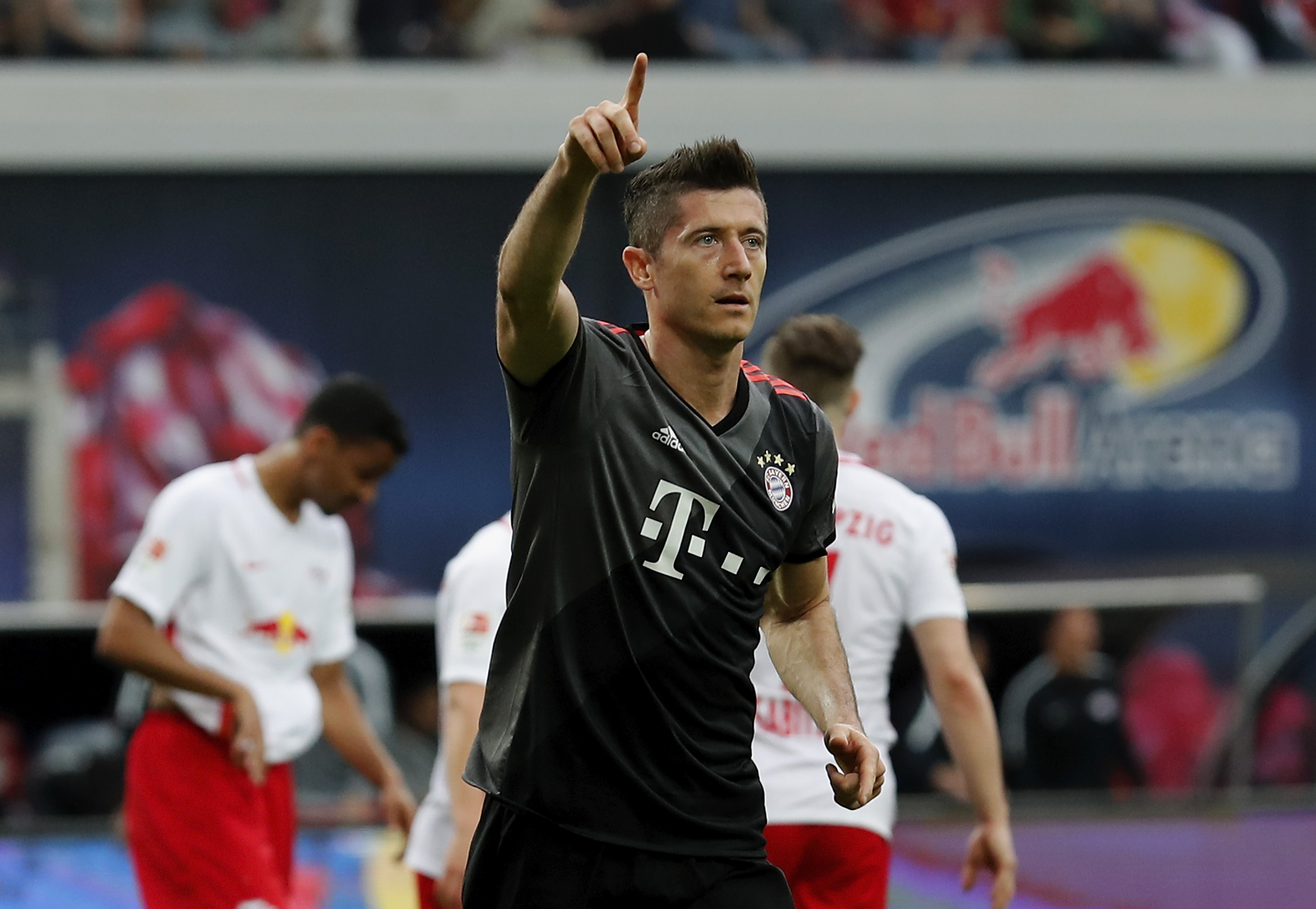 MAN UTD HOLD LEWANDOWSKI TALKS Robert-lewandowski-bayern-munich-05132017_x314ahl5ygb316g0jdn8z467u