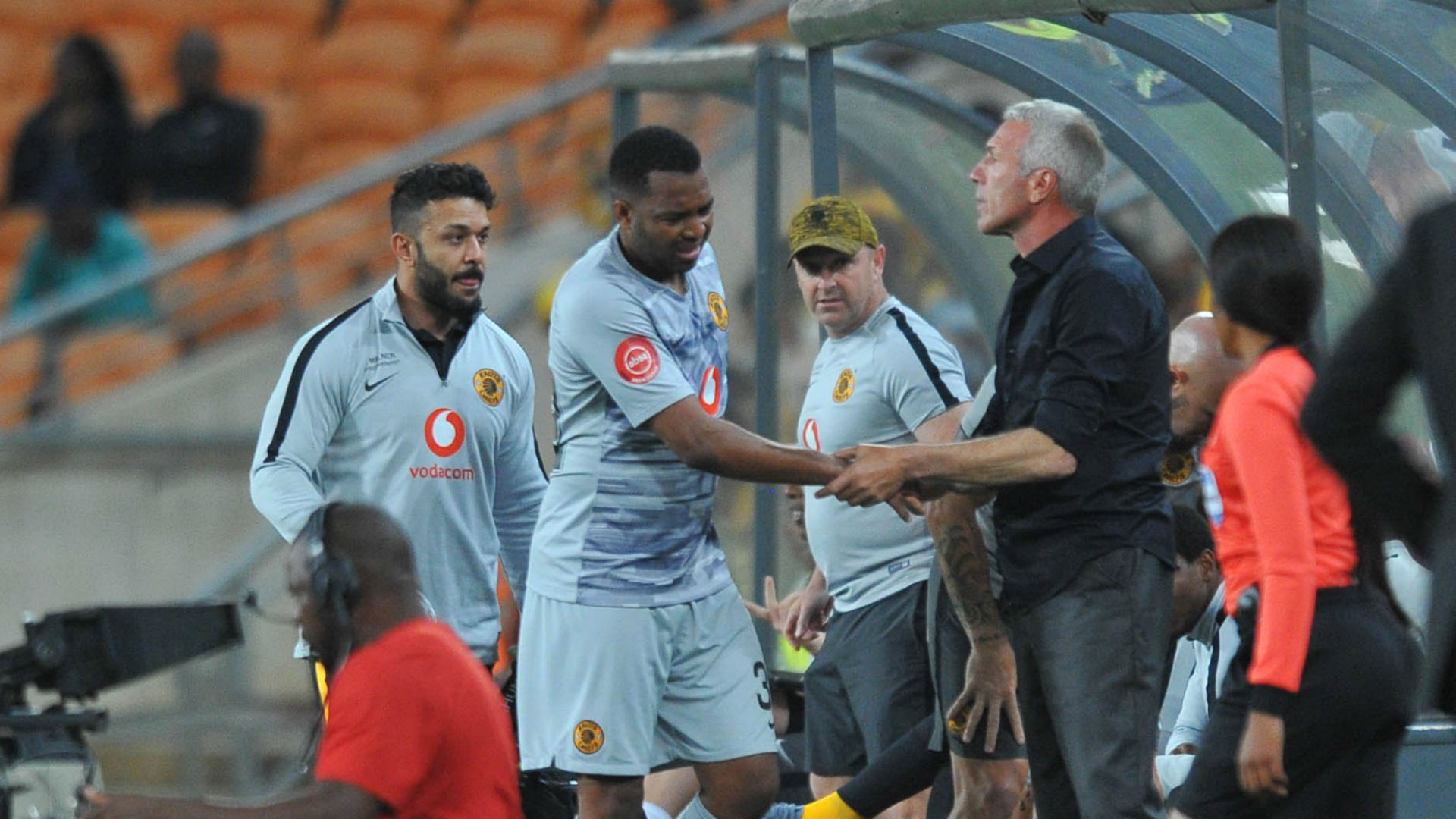 Middendorp takes swipe at Kaizer Chiefs regarding Khune's injury update