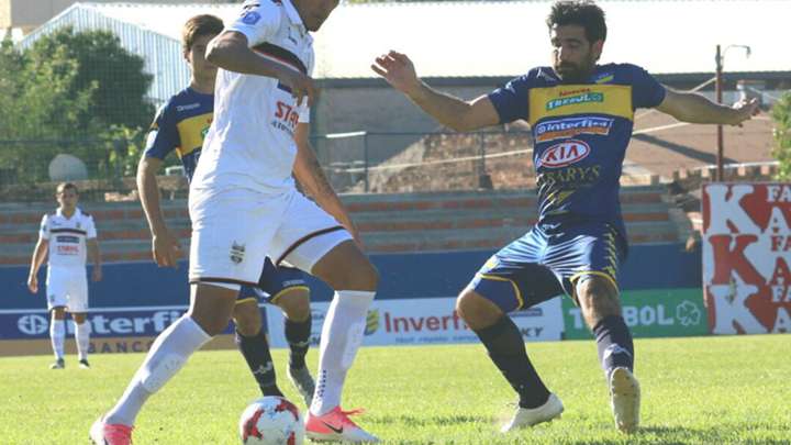 El Águila no pudo ganar para quedarse solo en la cima