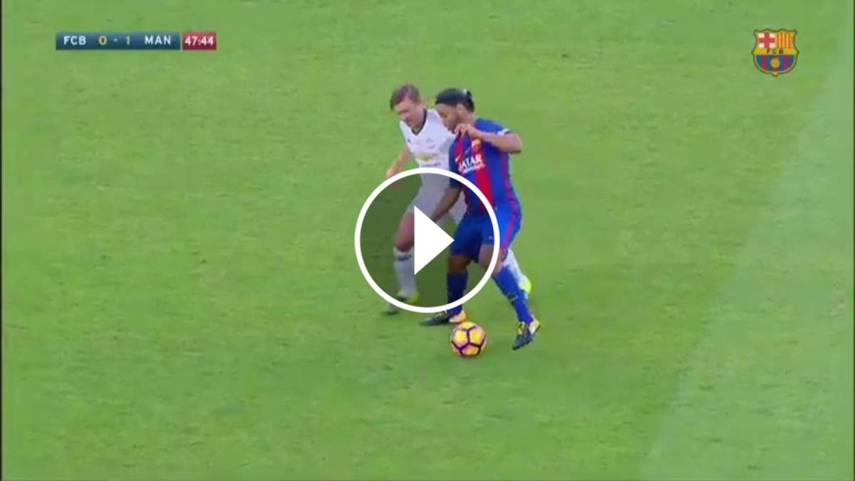 VÍDEO: ¡Espectacular caño de Ronaldinho!