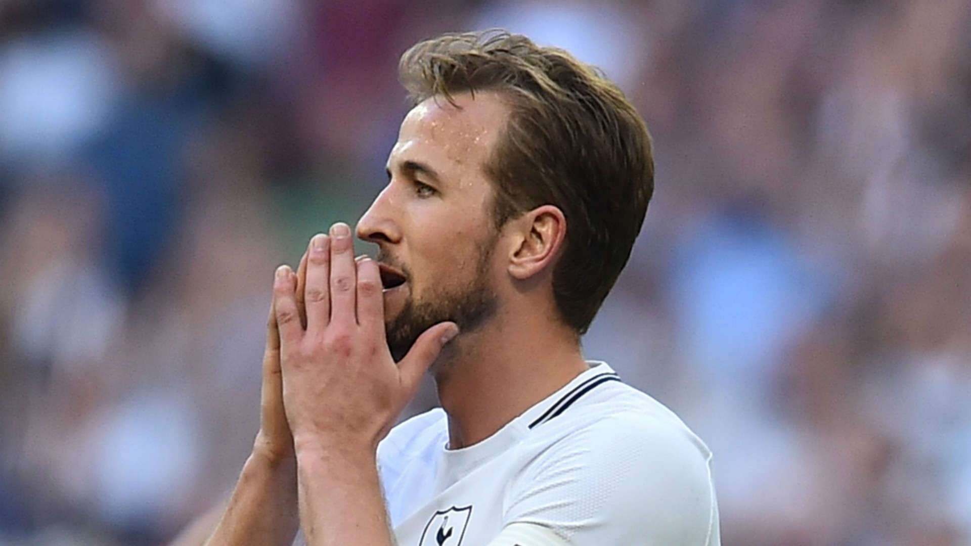 FA apologise after mocking Kane with Smalling tweet