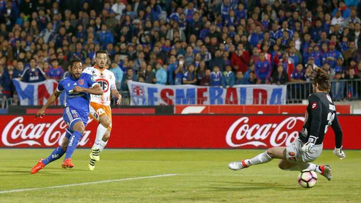 U de Chile se trepa a la punta con una goleada