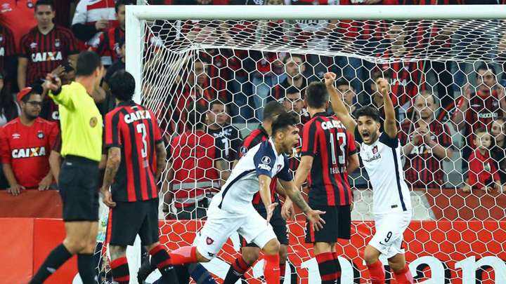 San Lorenzo goleó a Paranaense en Brasil y se acerca al milagro