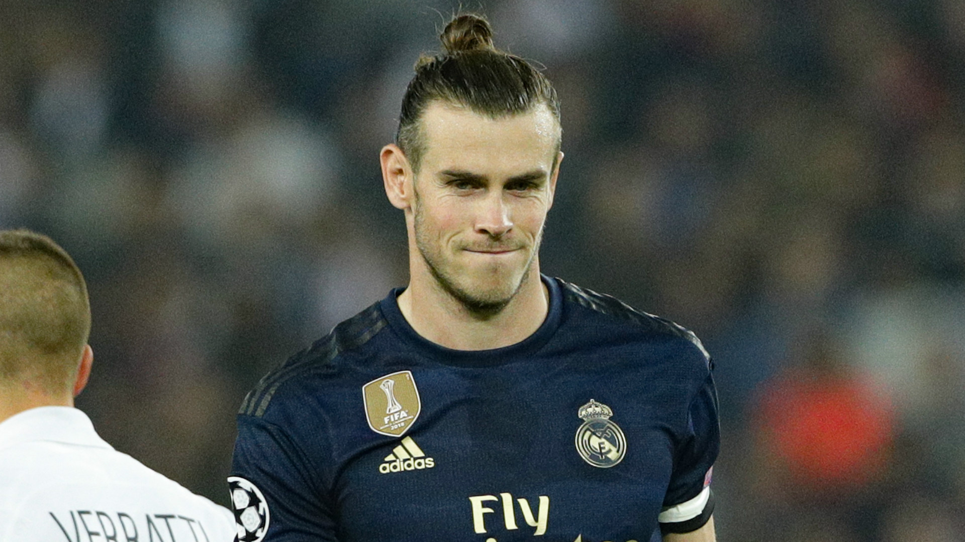 VIDÉO - Avant d'affronter le PSG, Bale a refusé de porter le fanion du Real Madrid