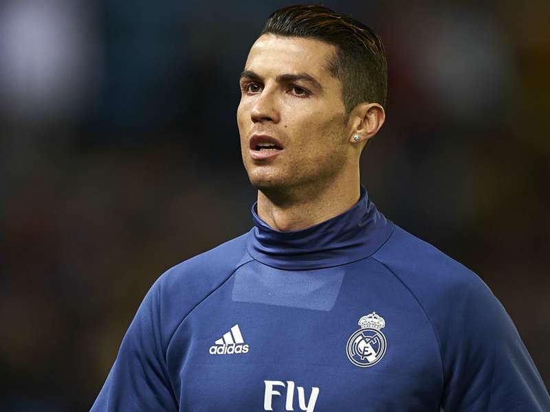 Hoeveel bezit Ronaldo, en wat verdient