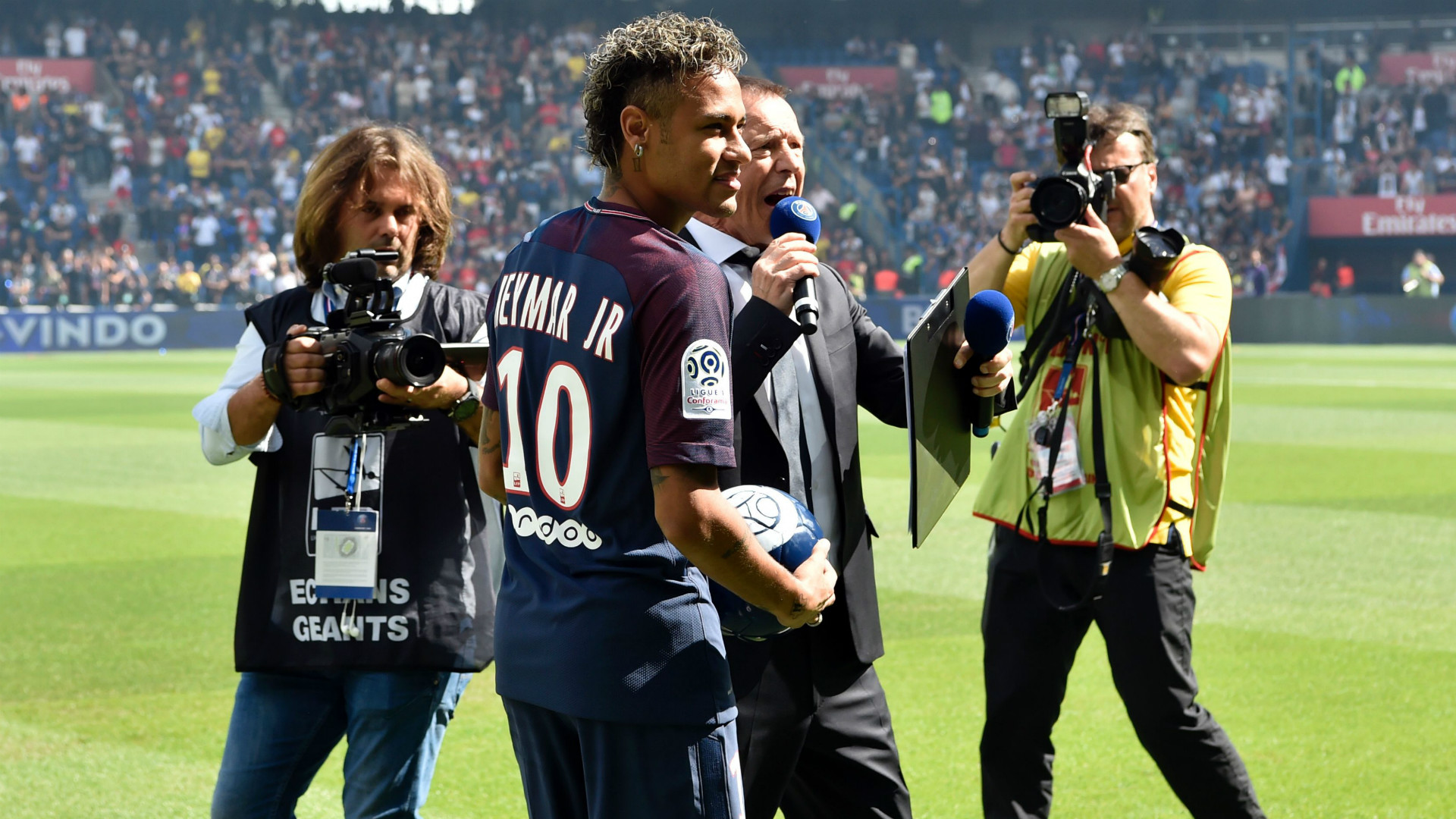 A New Era For French Football - How The World Reacted To Neymar's Psg 