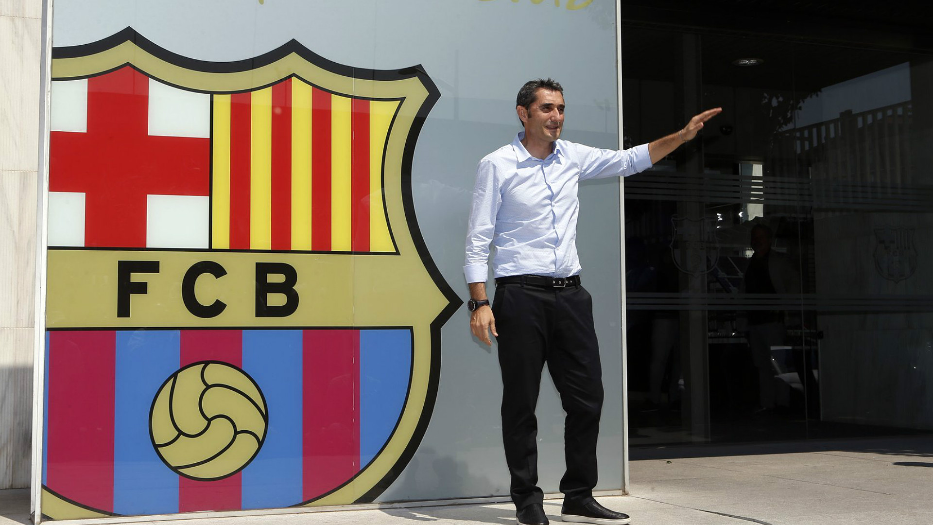 Barcelona nombra a Ernesto Valverde como su nuevo técnico