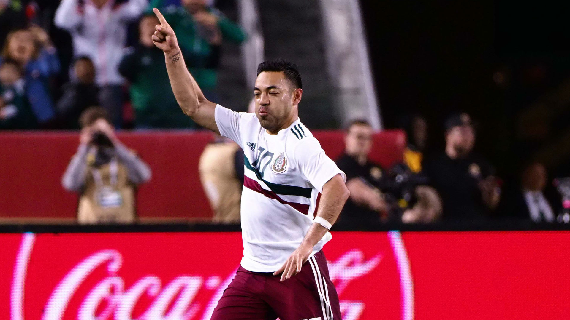 Strong second half sees Mexico smash Iceland