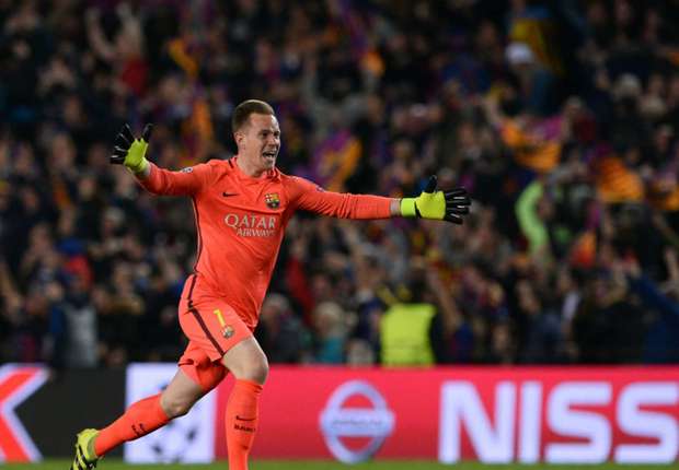 رسميا | تير شتيجن يمدد عقده مع برشلونة