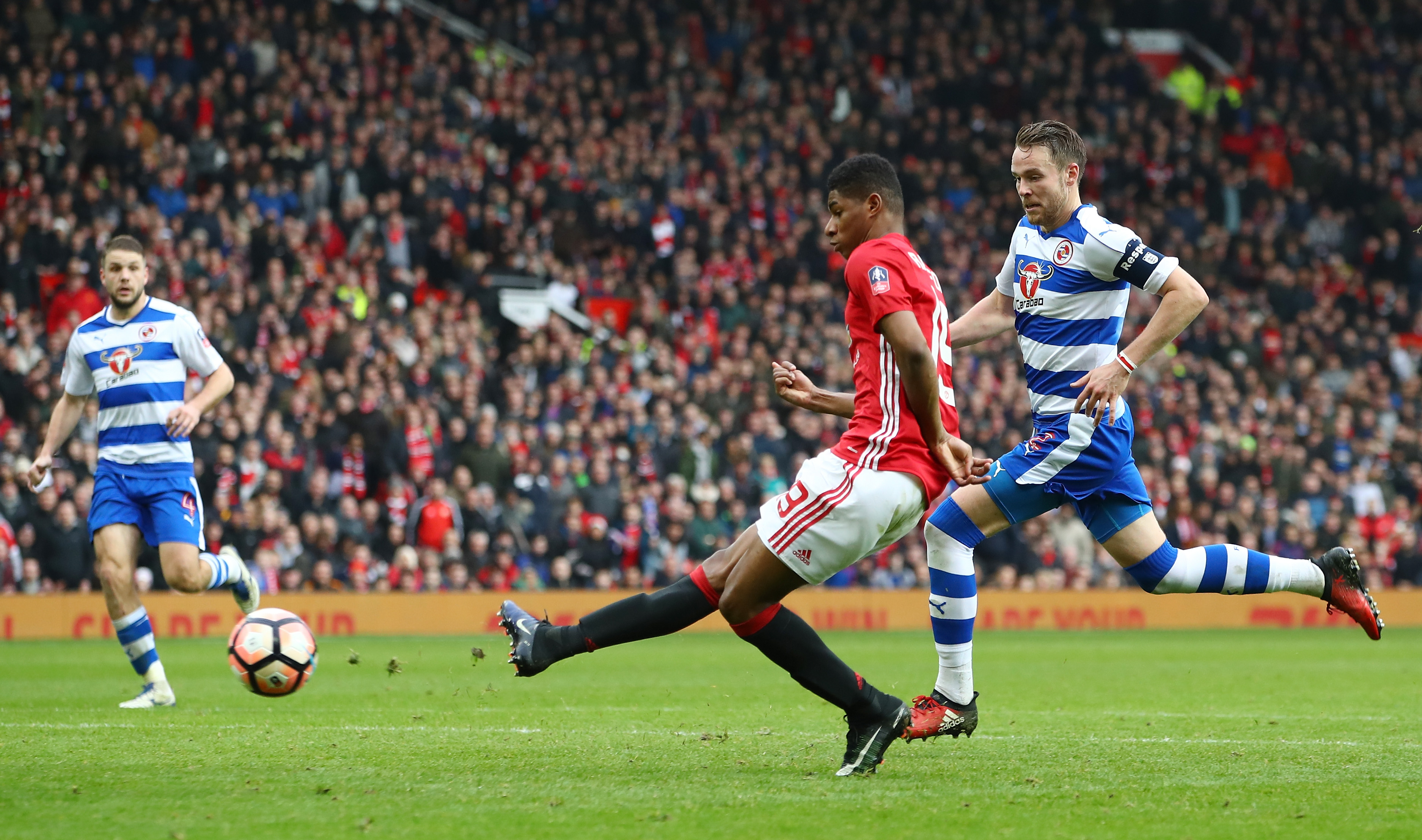 Laporan Pertandingan Manchester United FC 4 0 Reading FC 07 01 Laporan Pertandingan Manchester United FC 4 0 Reading FC 07 01