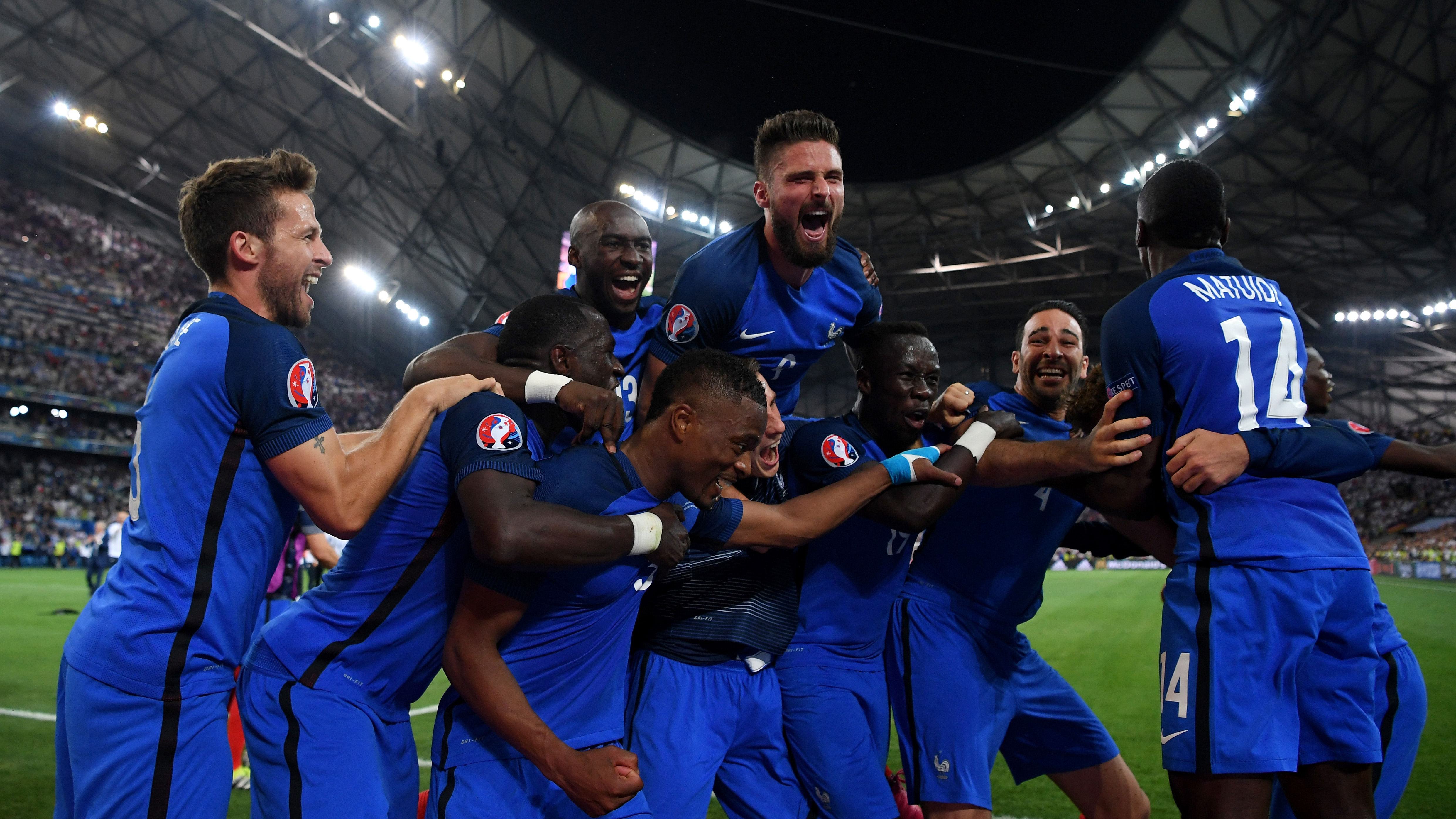 ما بعد المباراة: تحليل قمة ملعب الفيلودروم ...  France-celebrate-vs-germany_1etwrxevcjboa18vidh5u5fb8b