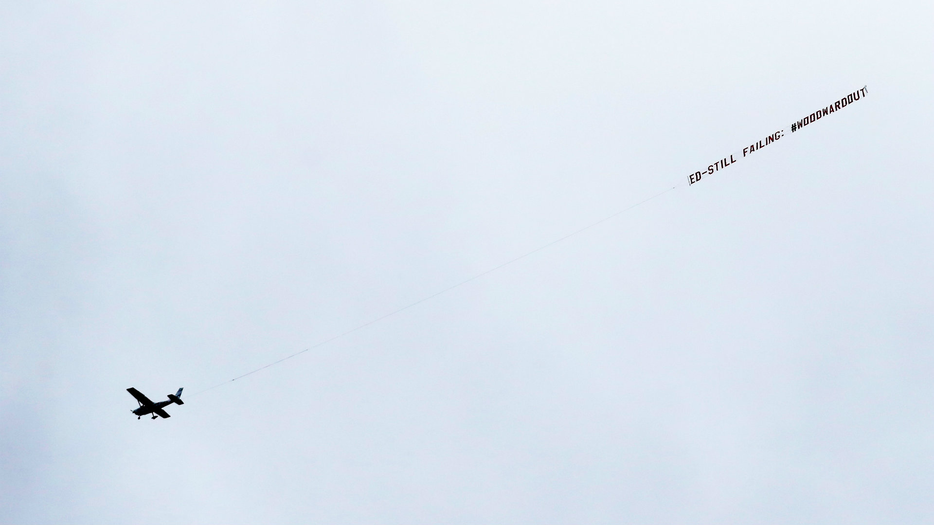 Man Utd fans in Ed Woodward plane protest ahead of Liverpool game