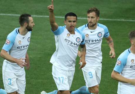VIDEO - Bizarre rode kaart Tim Cahill