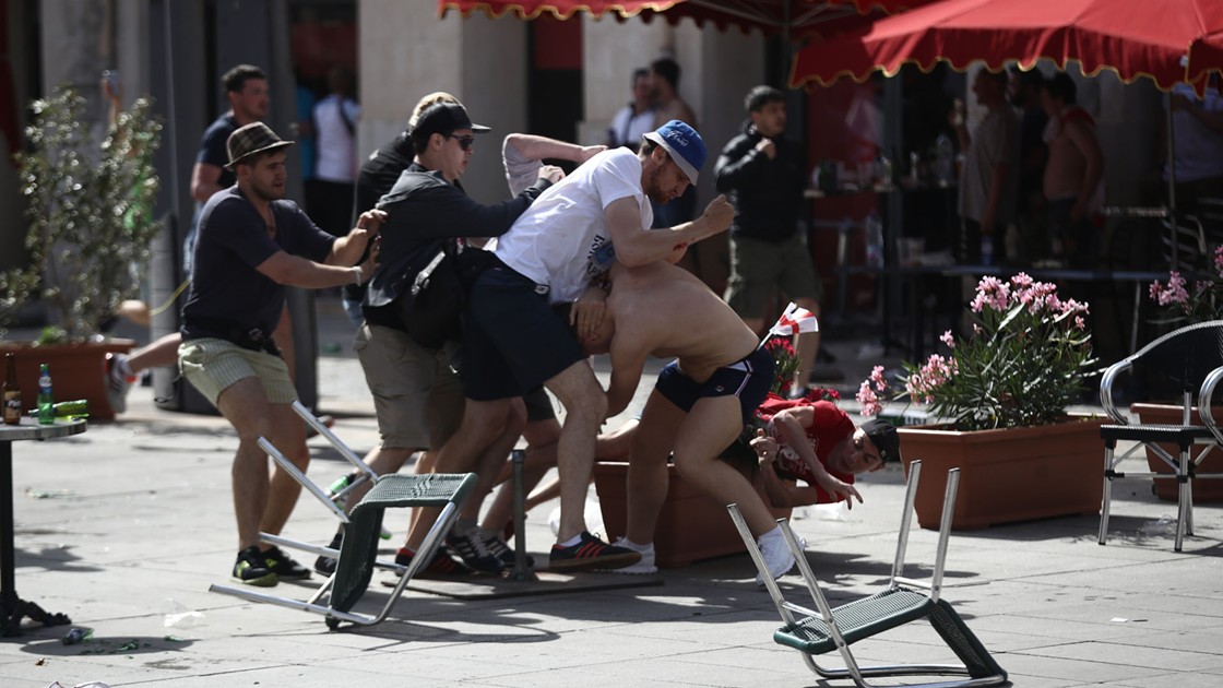 http://images.performgroup.com/di/library/GOAL/f2/ba/english-russia-violence-in-marseille_1lzl2g2xuoqez1738f0xxxwpym.jpg?t=1078593405&quality=90&h=630