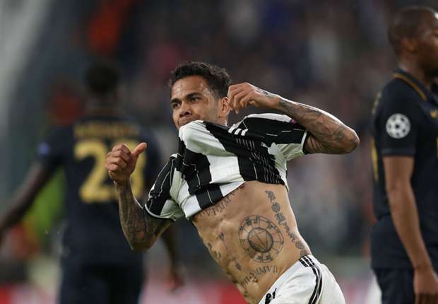 'Dani Alves, you're having a laugh!' - Football world erupts at stunning Juventus strike