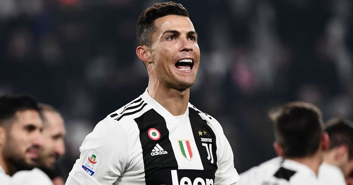 Ronaldo butta la maglia dopo la partita. Rabbia dei tifosi bianconeri: La  maglia prima di tutto - Il Fatto Quotidiano