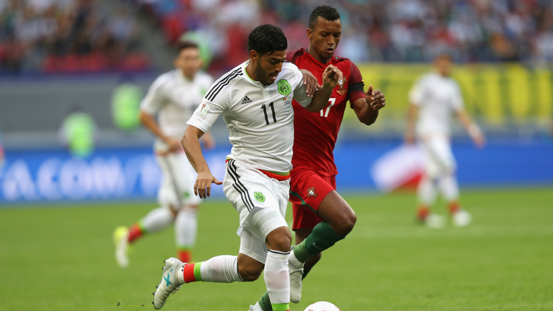 En suspenso, futuro de Carlos Vela con la Real Sociedad