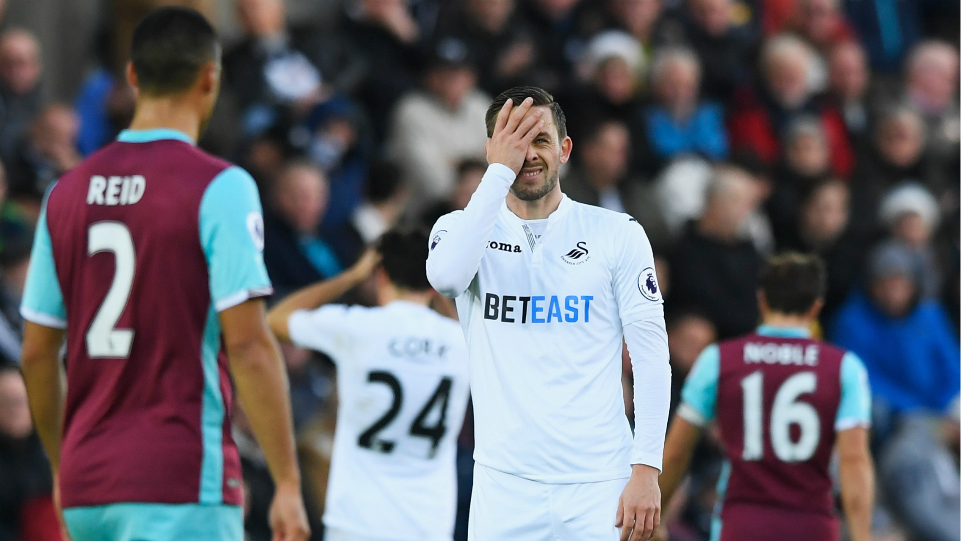Swansea y Hull, un poco más lejos de la salvación Swansea y Hull, un poco más lejos de la salvación