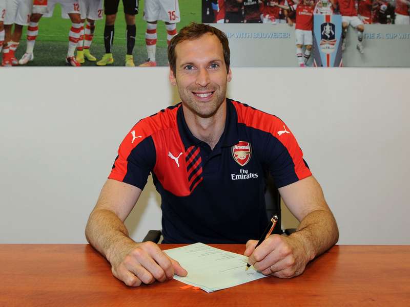 Arsenal have announced the signing of Petr Cech from Premier League rivals Chelsea for an undisclosed fee.