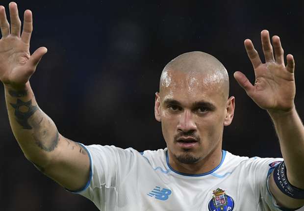 maicon-chelsea-porto-champions-league-09122015_151znbt3g597azv0v10nxa1oe.jpg