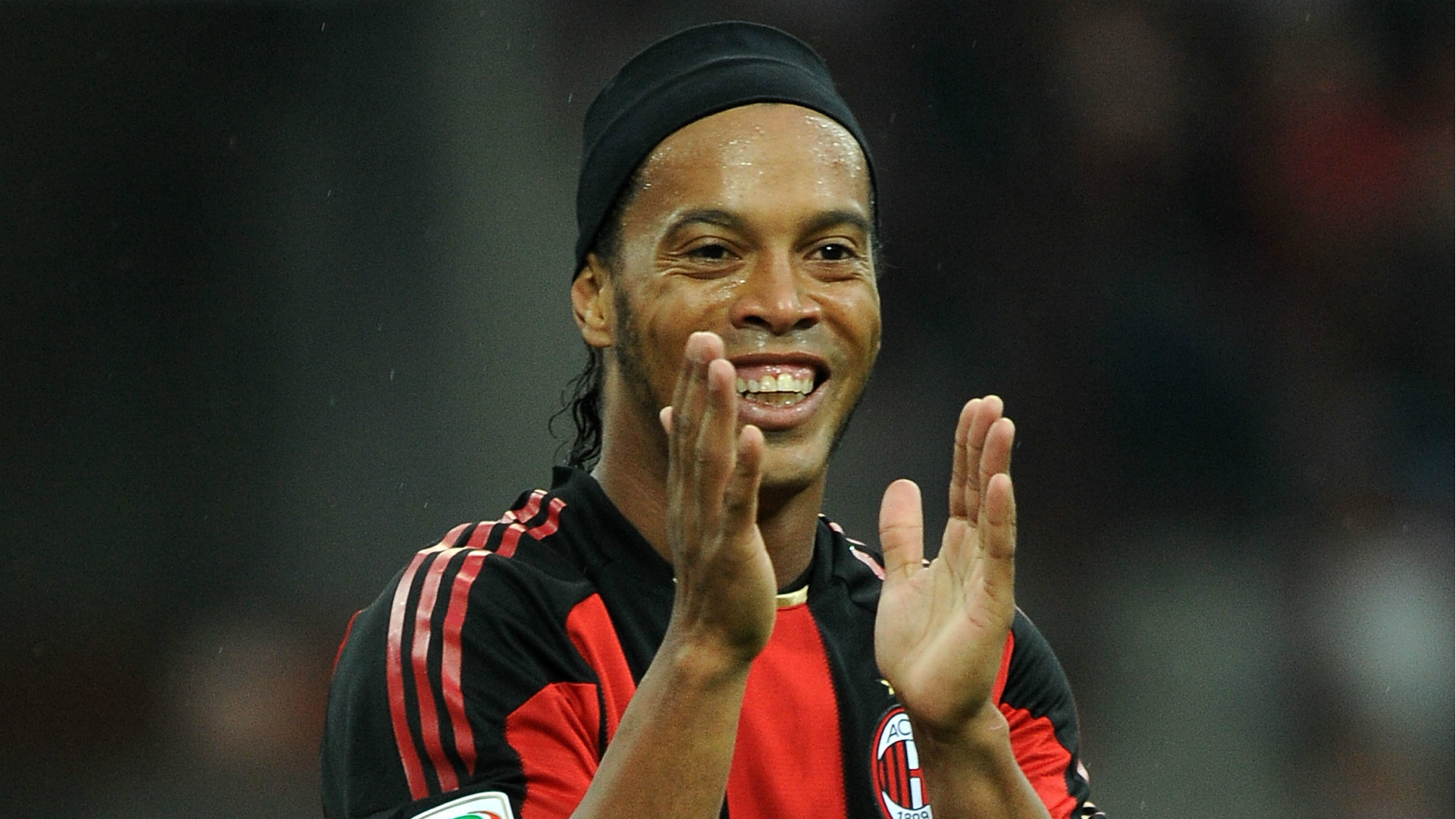 http://images.performgroup.com/di/library/GOAL_INTERNATIONAL/8/f8/ronaldinho-ac-milan_kqet4xh3sr311df6ew77ldrxt.jpg?t=1671444360