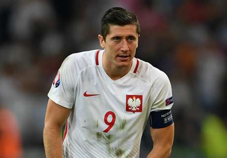 Lewandowski Hat-Trick, Polandia Kokoh Di Grup E