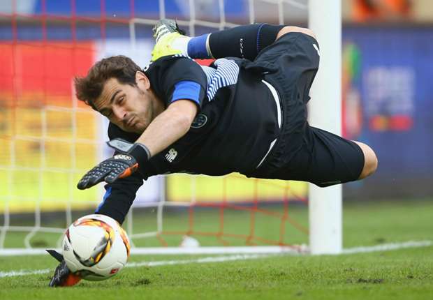 Casillas shows De Gea he's still got it with incredible save