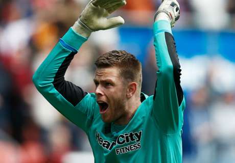 WATCH: Utrecht goalkeeper KO'ed