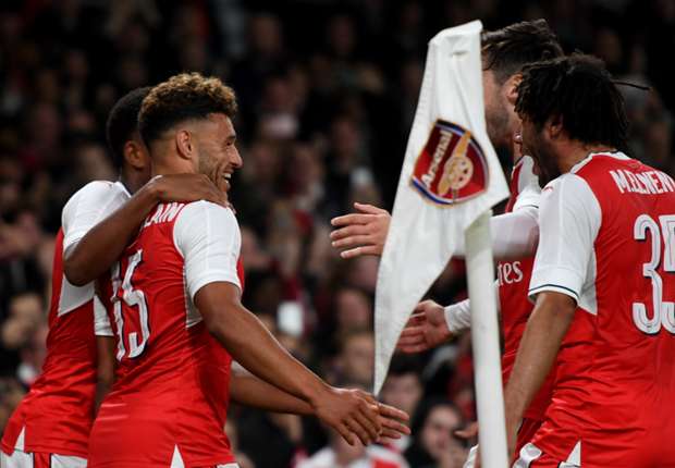 Arsenal 2-0 Reading: Oxlade-Chamberlain sends Gunners through