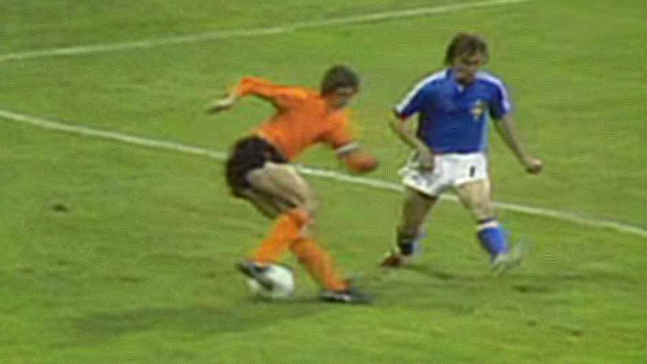 Football's most brutal defender humiliations Cruyff-defenders-humiliated_d3lk1aj100r31iwxm0lypbs1k