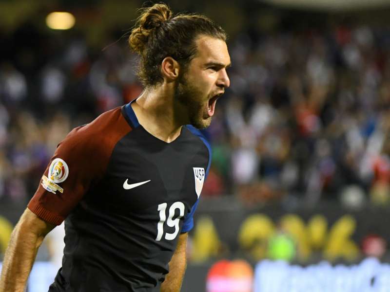 Graham Zusi back in the mix for U.S. after rough 2015