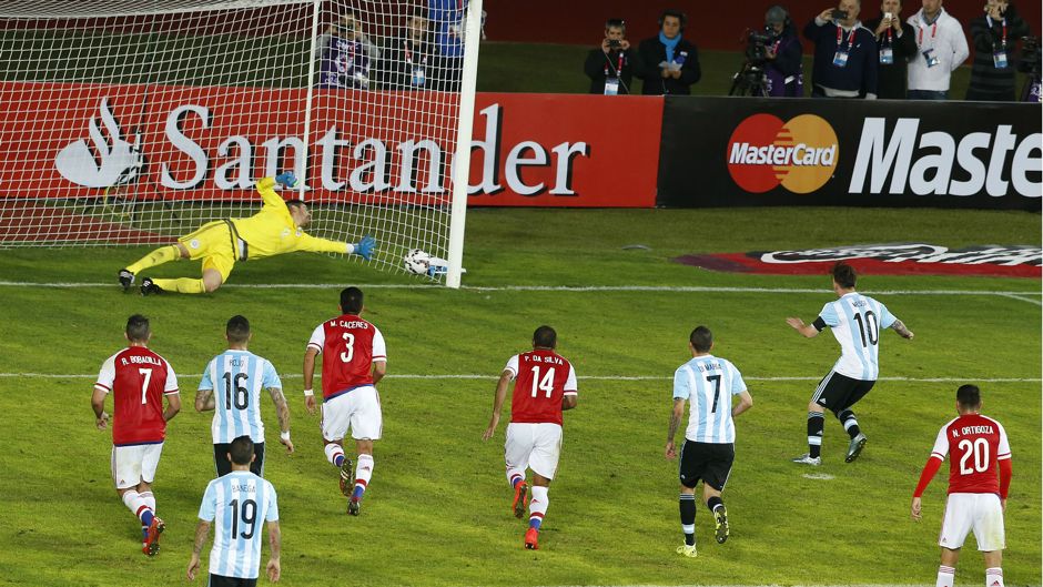 http://images.performgroup.com/di/library/Goal_Argentina/1e/e1/argentina-paraguay-copa-america-chile-13062015_1r0s3jsw6mdgy1rt0f7rk3mc5g.jpg?t=-287351043&quality=80&w=940&h=