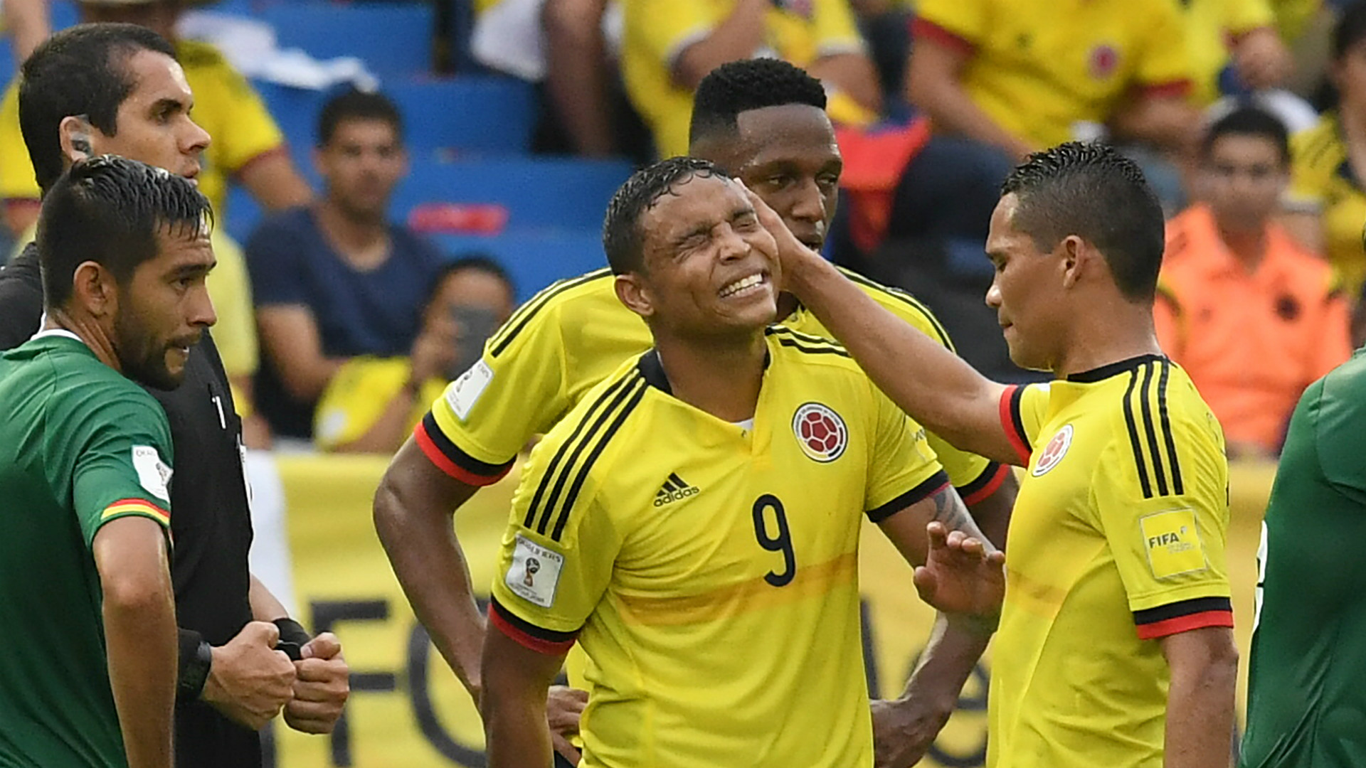 Bacca está en Milán para resolver su futuro