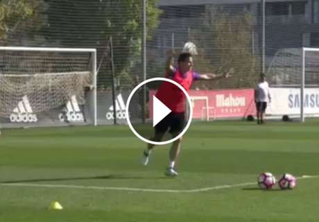 ► Golazo y festejo de James
