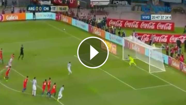 VIDEO: Messi metió el primero, de penal, y estalló el Monumental