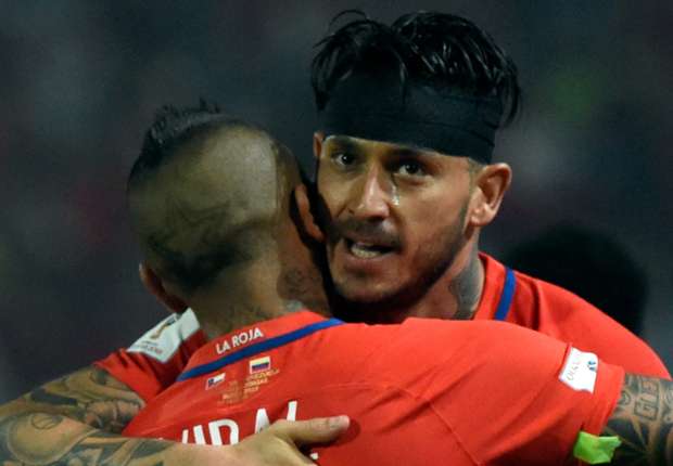 Arturo Vidal le dedicó saludo a Mauricio Pinilla - Goal.com