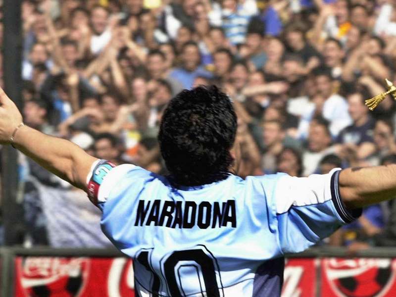 VIDÉO Maradona retente "la main de Dieu"