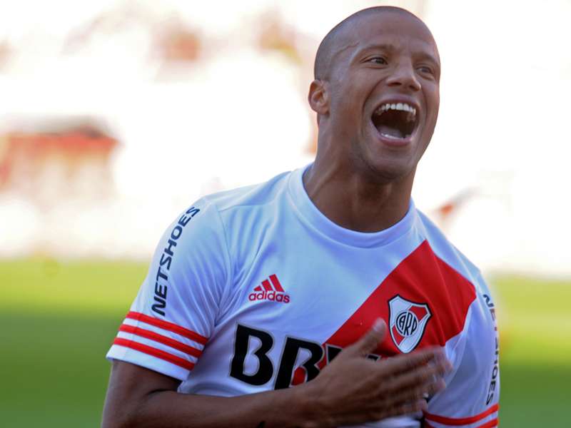 "Carlos Sánchez pode jogar no Atlético-MG", diz empresário